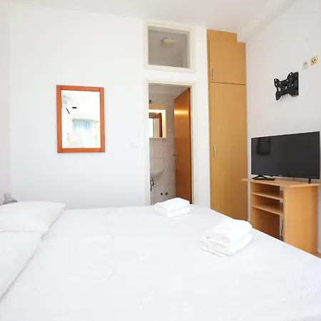 Family Friendly Seaside Podstrana, Split - 23954 Apartment