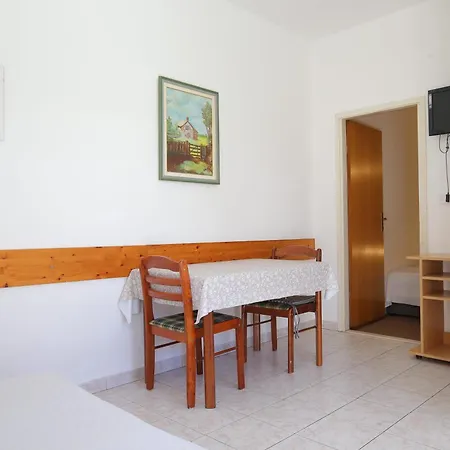 Family Friendly Seaside Podstrana, Split - 23954