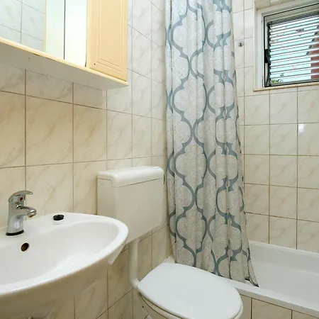 Family Friendly Seaside Podstrana, Split - 23954