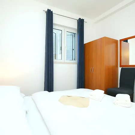 Family Friendly Seaside - Split - 23954 Appartamento Podstrana