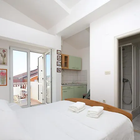Family Friendly Seaside Podstrana, Split - 23954 * Ποντστράνα