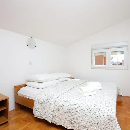 Family Friendly Seaside - Split - 23954 Podstrana