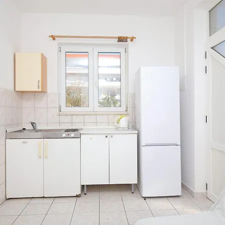 Family Friendly Seaside - Split - 23954 Podstrana
