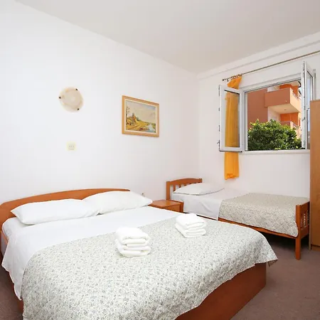 Family Friendly Seaside - Split - 23954 Podstrana