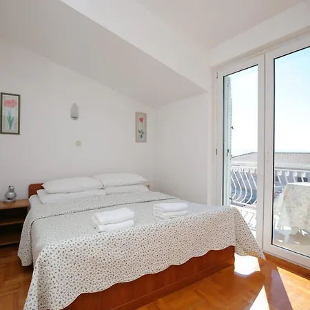 Family Friendly Seaside Podstrana, Split - 23954 Διαμέρισμα Ποντστράνα